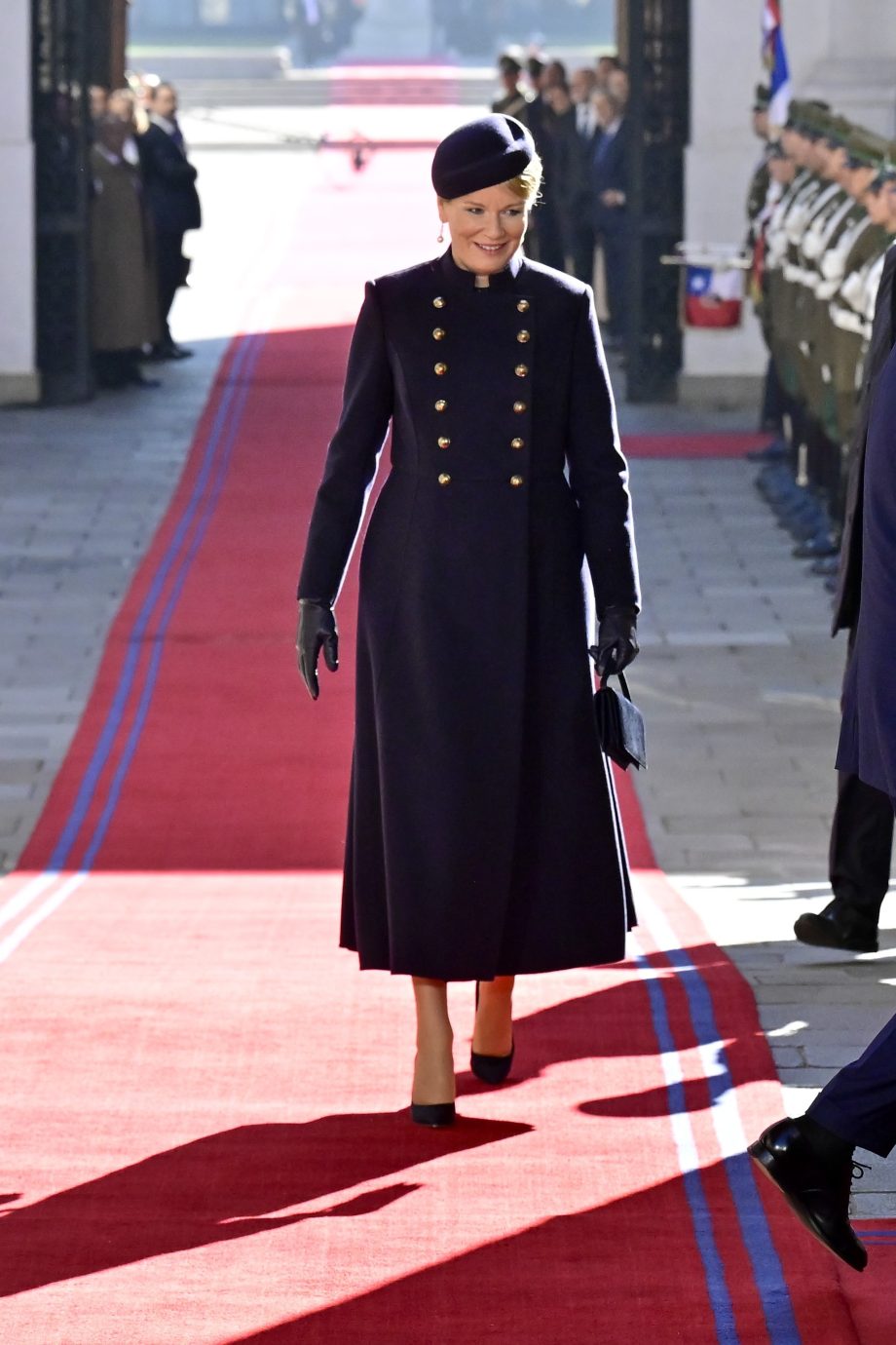 koningin-mathilde-draagt-runwaylooks-tijdens-staatsbezoek-in-chili-351907