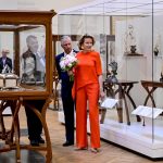 Koningin Mathilde in trendkleur tangerine