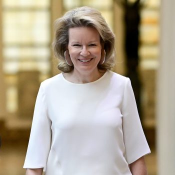 koningin-mathilde-van-belgie-is-een-echte-golden-girl-in-fonkelende-jurk-348737