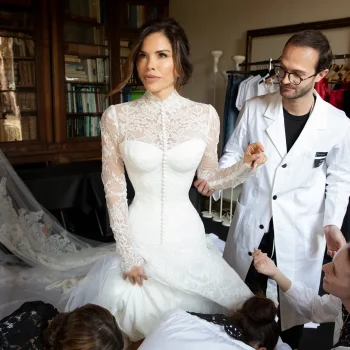 het-verhaal-achter-de-trouwjurk-van-lauren-sanchez-op-haar-bruiloft-met-jeff-bezos-352494