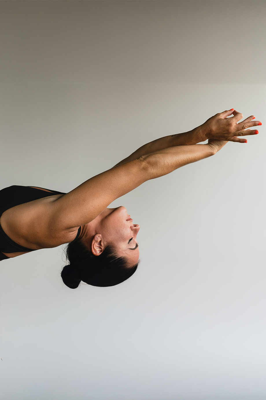 er-is-een-yogahouding-die-effectiever-is-voor-je-buikspieren-dan-100-sit-ups-349327