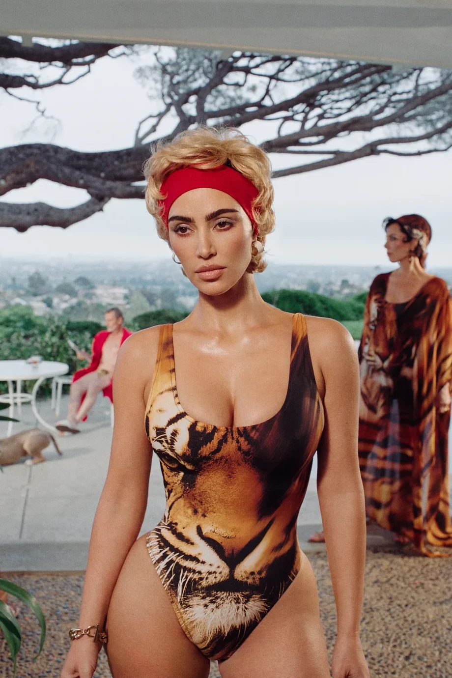 skims-en-roberto-cavalli-lanceren-swimwearcollectie-351987