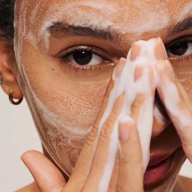 ik-heb-mijn-skincareroutine-vereenvoudigd-en-ik-sta-versteld-van-de-resultaten-350030