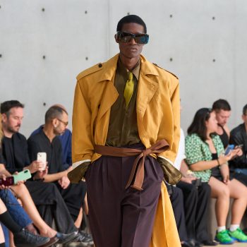 volgens-saint-laurent-stylen-we-onze-stropdas-voortaan-op-deze-manier-351859