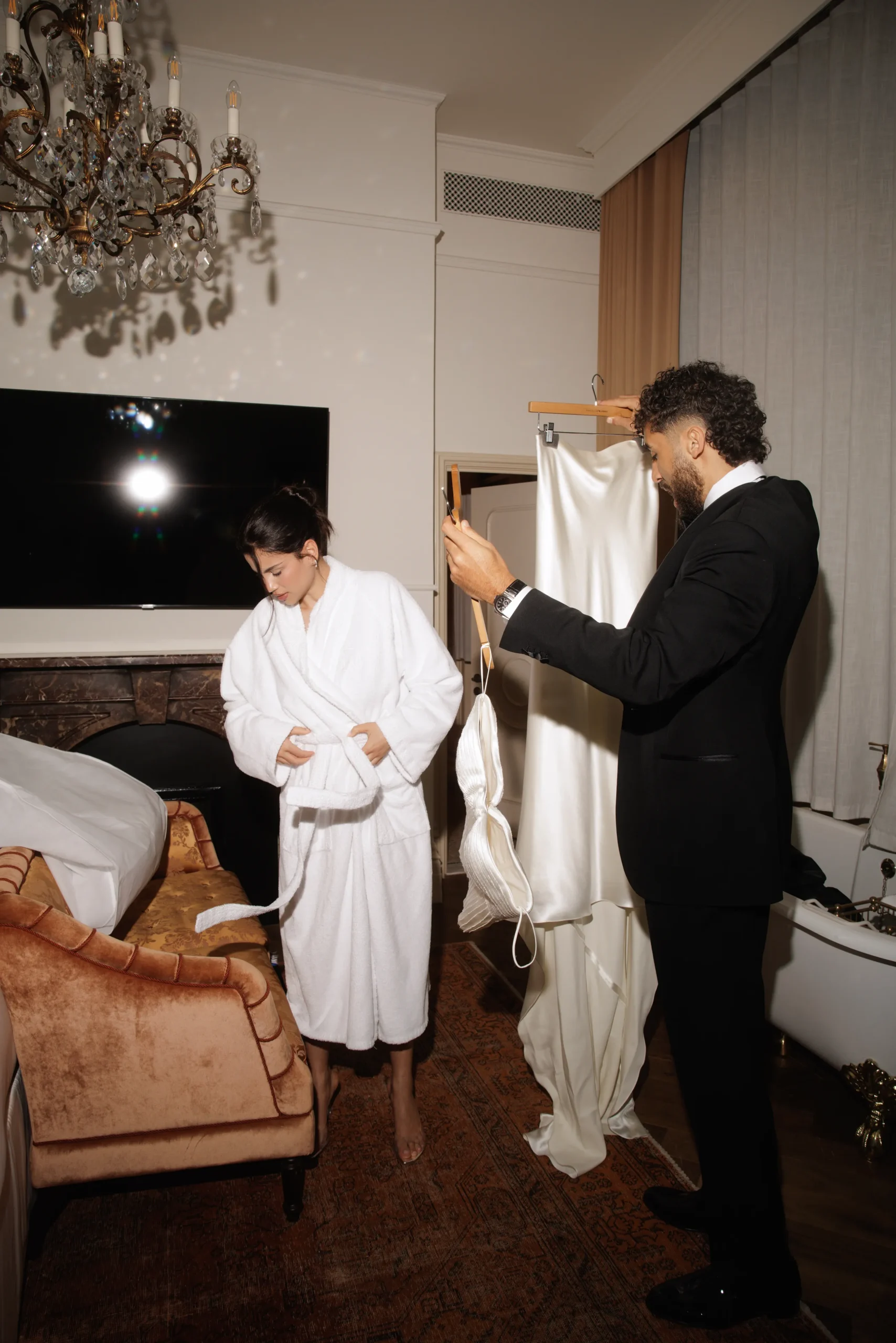 Bruidspaar kleedt zich om