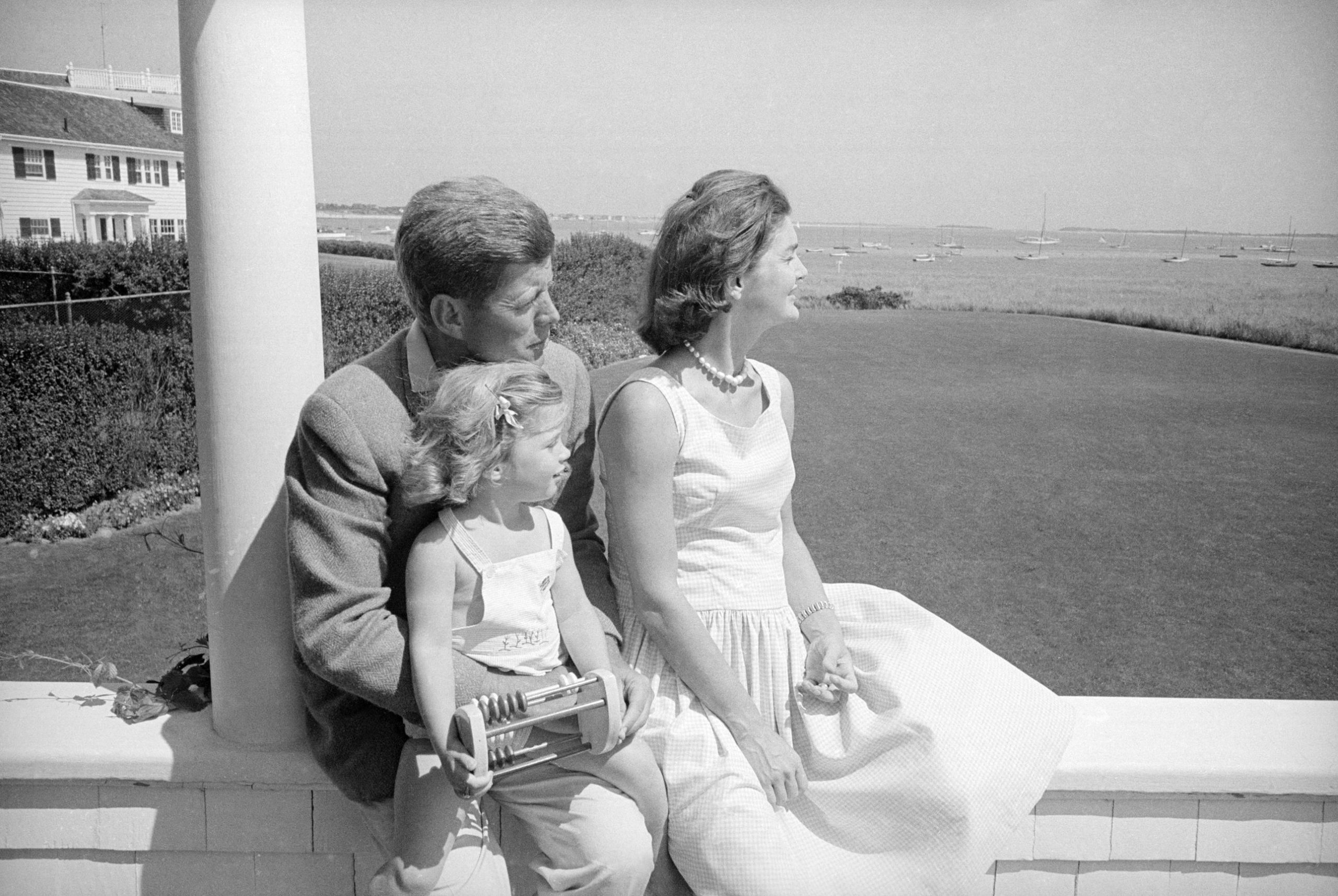 Tijdens hun laatste weekend samen voordat John F. Kennedy in 1960 de campagne inging, bracht de toekomstige president met zijn gezin een vakantie door in Cape Cod.