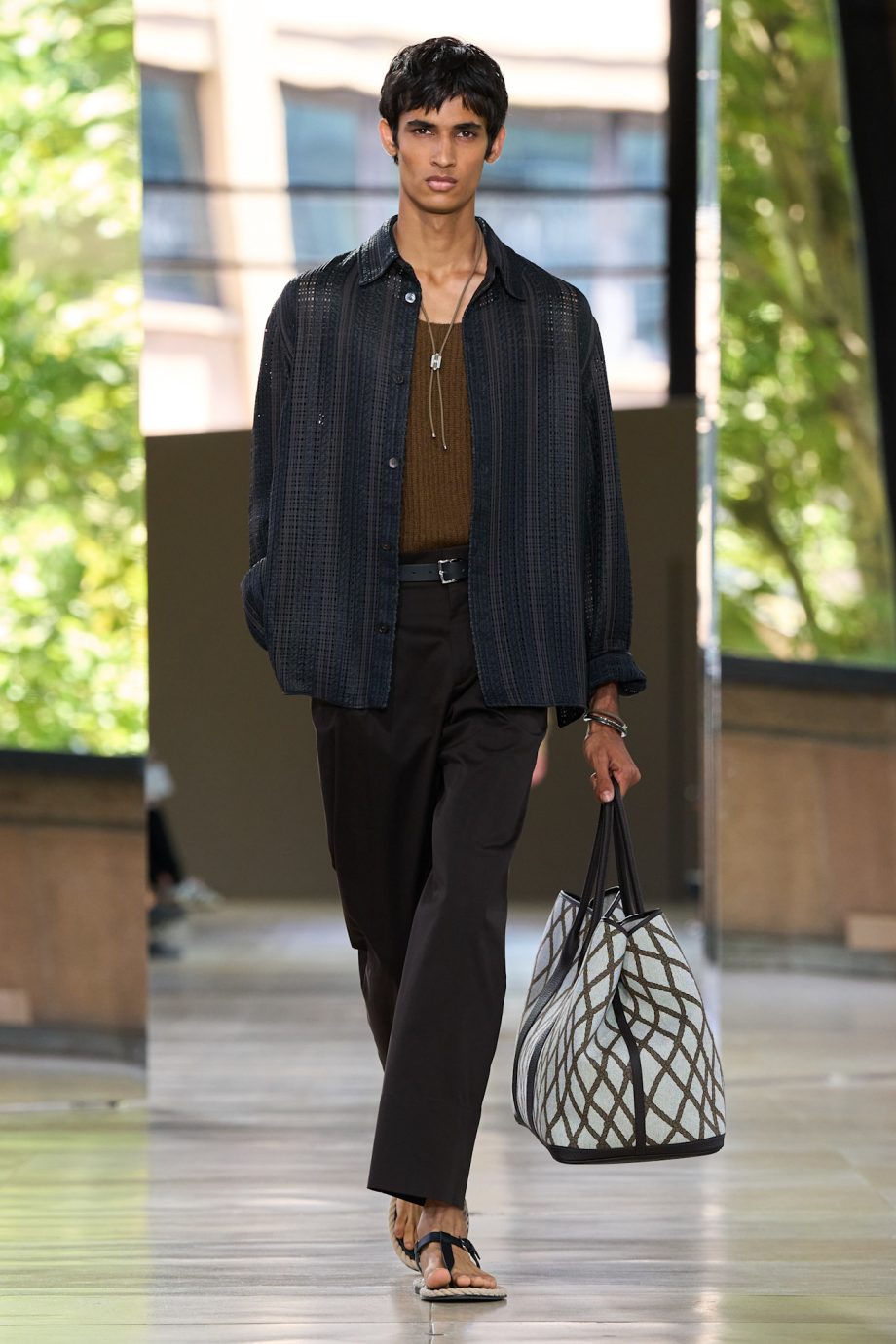 hittegolf-op-kantoor-deze-schoenen-redden-je-outfit-en-je-dag-352755