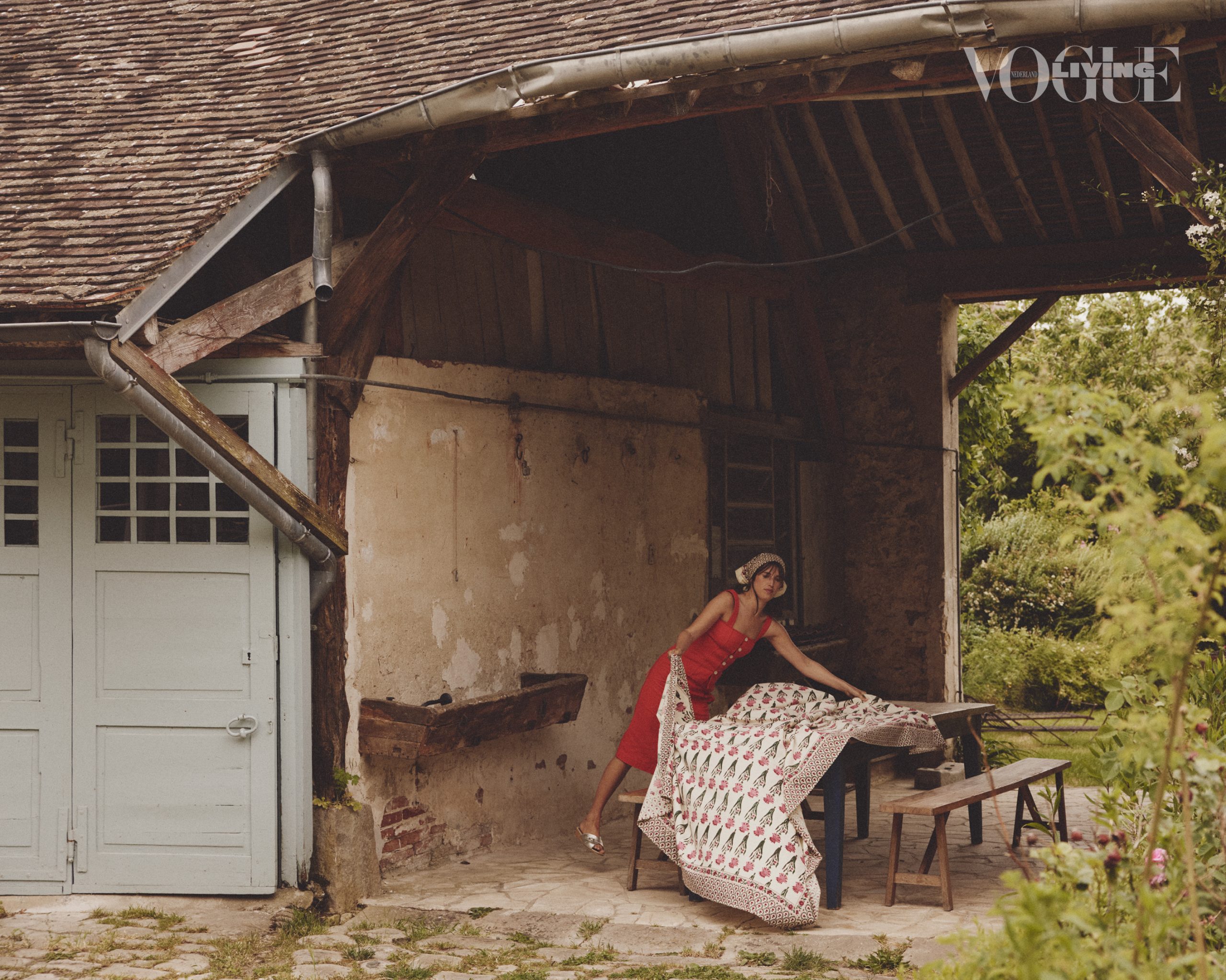 Jeanne Damas in haar huis vlak buiten Parijs.