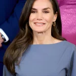 Koningin Letizia in jurk met 90's detail