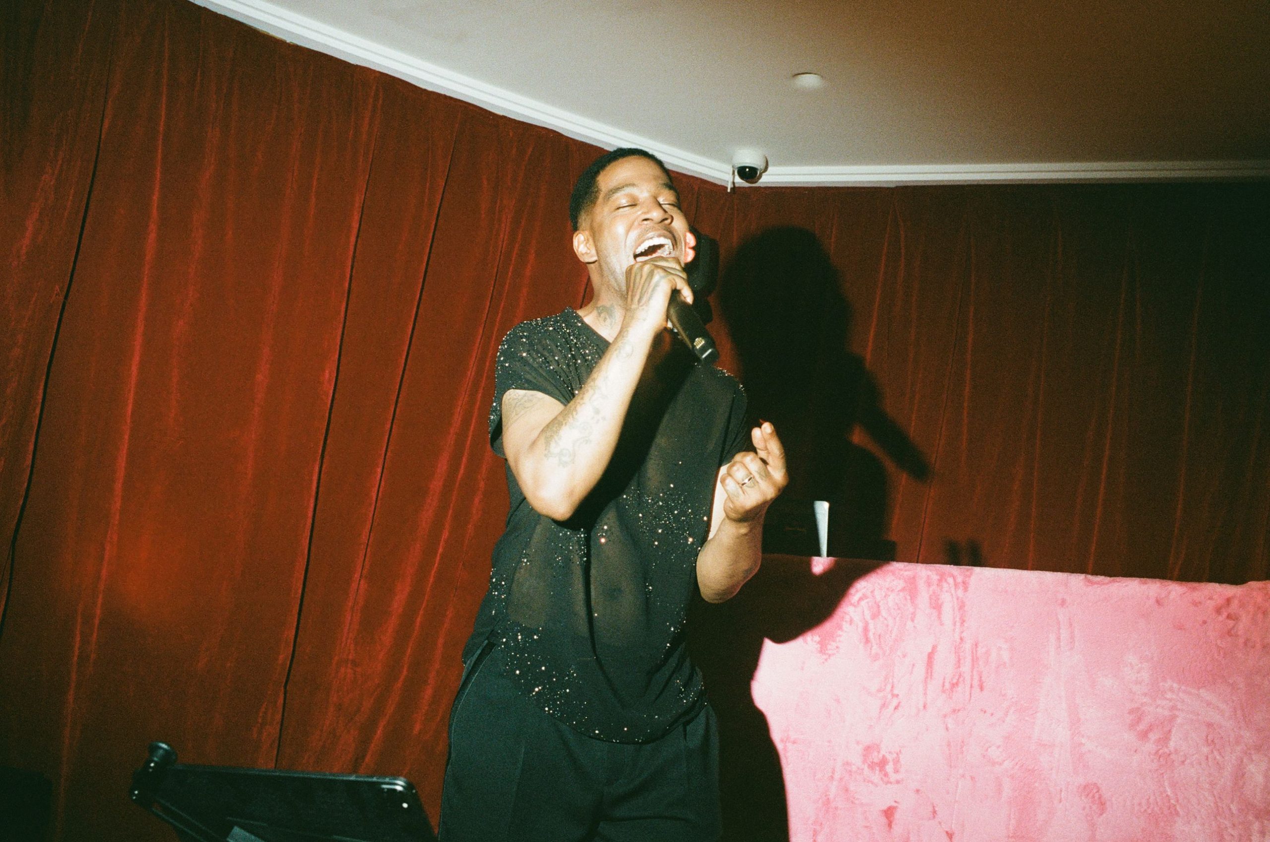 bruiloft kid cudi optreden