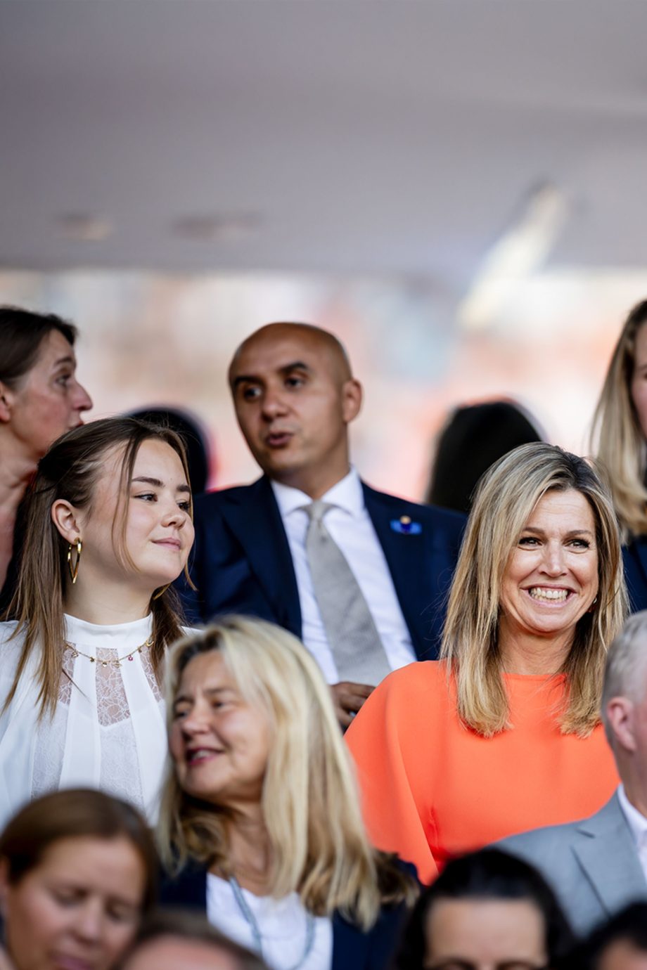 koningin-maxima-en-prinses-ariane-wonen-eerste-ek-wedstrijd-van-de-oranjeleeuwinnen-bij-353391