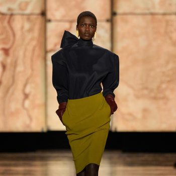 deze-kantoorklassieker-is-niet-langer-het-brave-kledingstuk-in-je-garderobe-353995