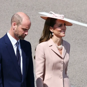 kate-middleton-draagt-een-look-van-dit-door-prinses-diana-geliefde-modehuis-353834
