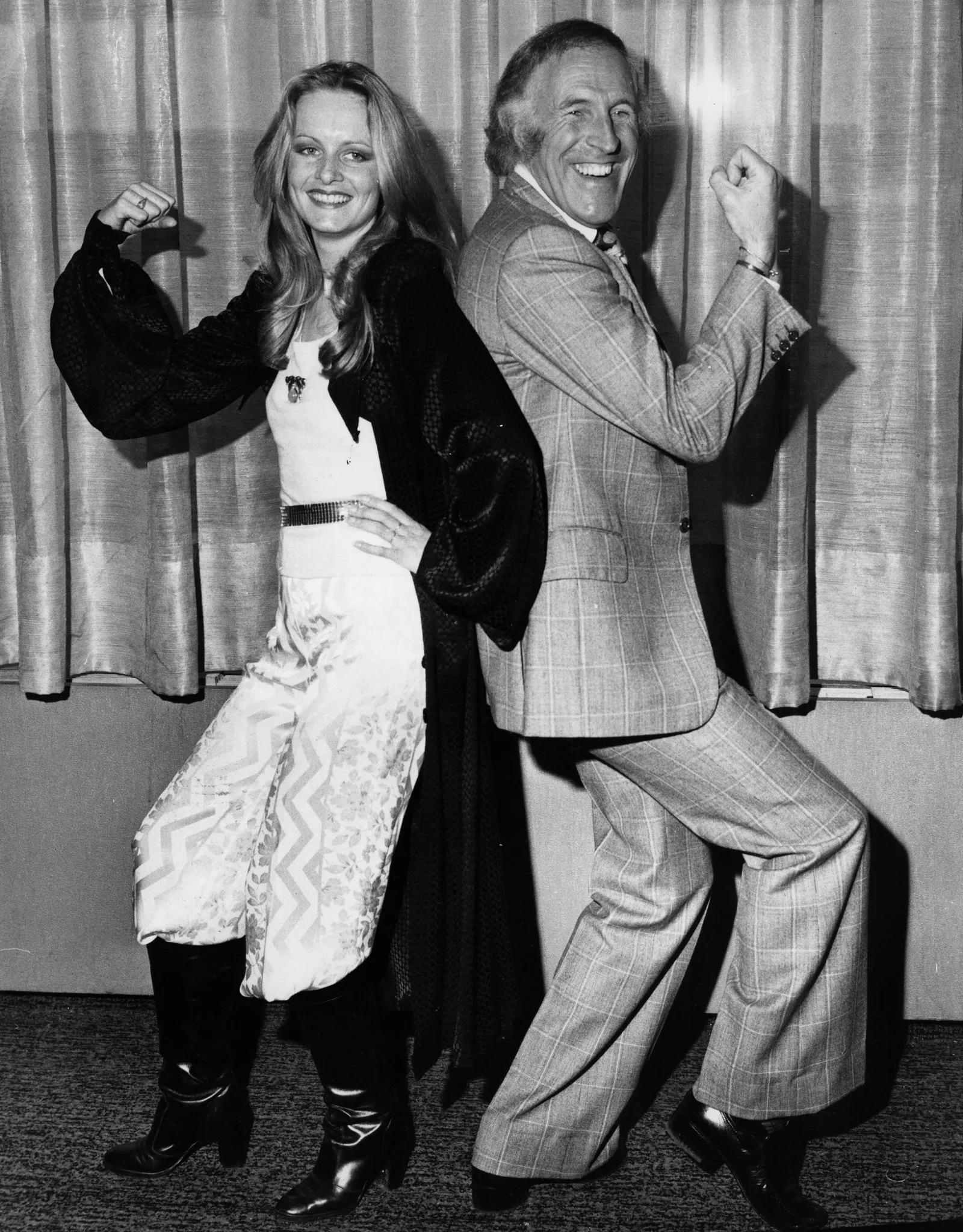 Vrouw draagt slouchy laarzen.