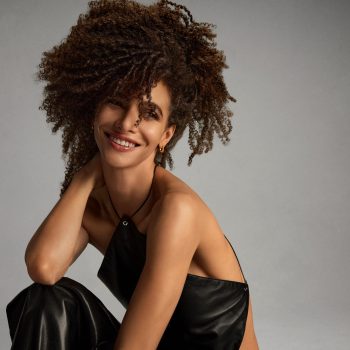 het-geheim-voor-wakker-worden-met-glanzende-lokken-probeer-deze-avondroutine-voor-je-haar-353670
