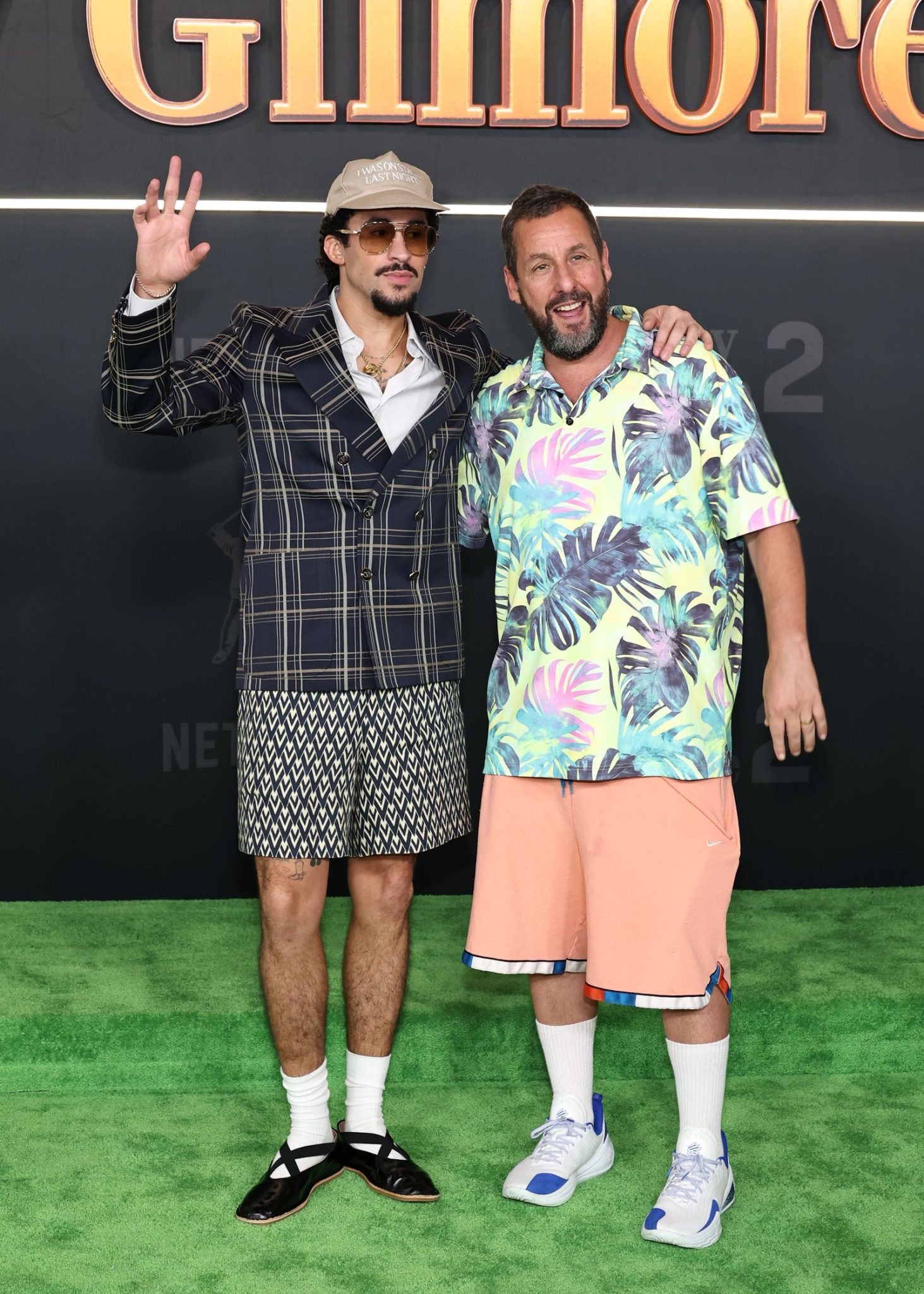 Bad Bunny draagt ballerina's op de première van 'Happy Gilmore 2'