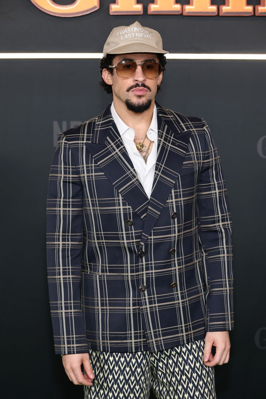 plie-bad-bunny-verrast-in-ballerinas-op-de-premiere-van-happy-gilmore-2-355741