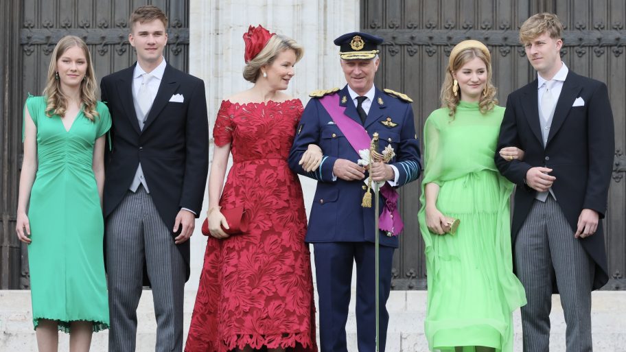 dit-draagt-de-belgische-koninklijke-familie-tijdens-nationale-feestdag-2025-355364