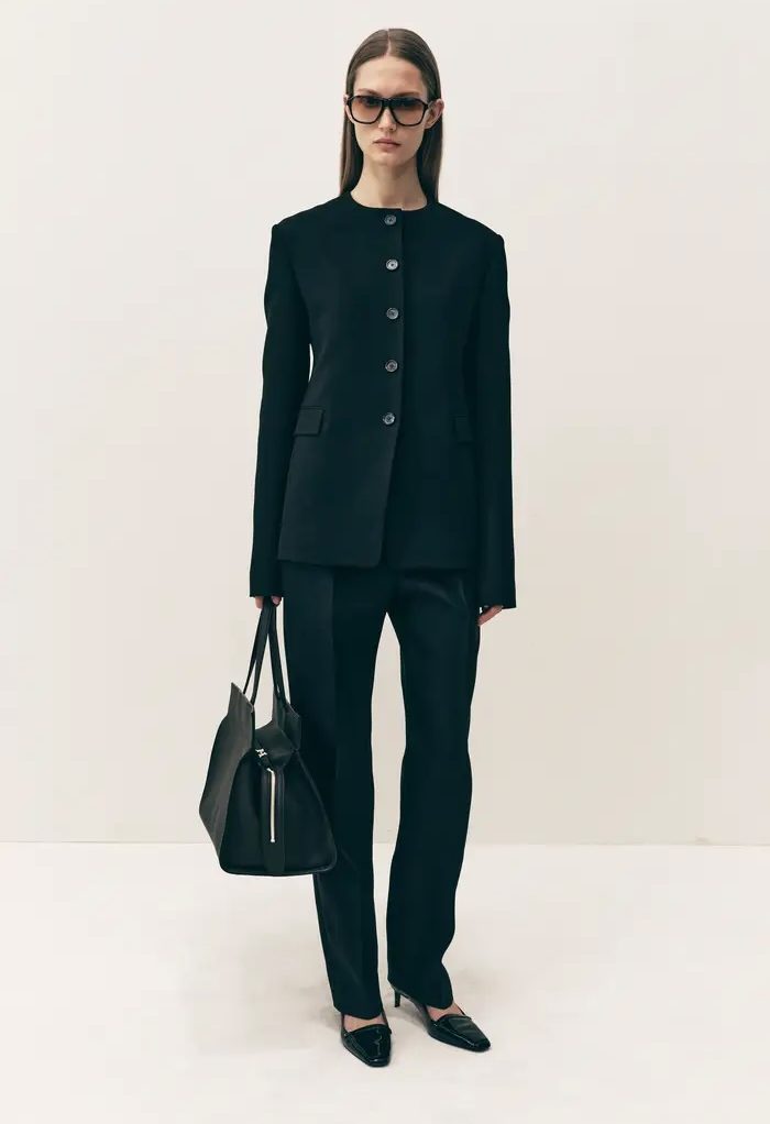 deze-blazer-is-de-nieuwe-favoriet-van-minimalistische-modeliefhebbers-356952