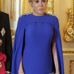Brigitte Macron draagt een capejurk tijdens staatsbanket