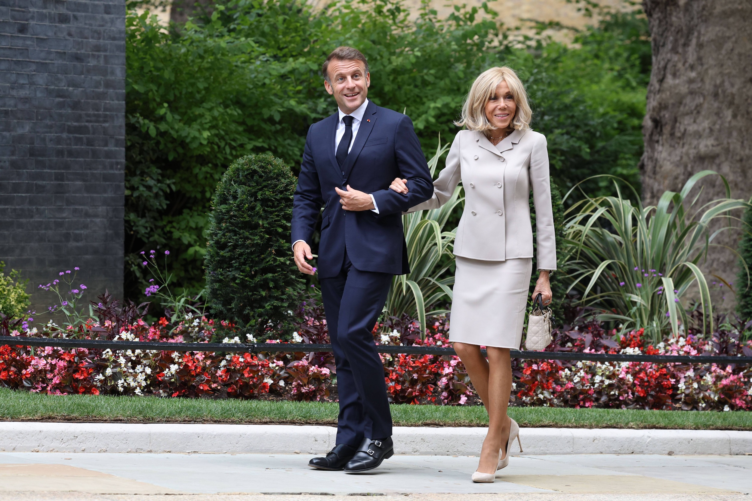 Brigitte Macron met de Lady Dior tas van prinses Diana
