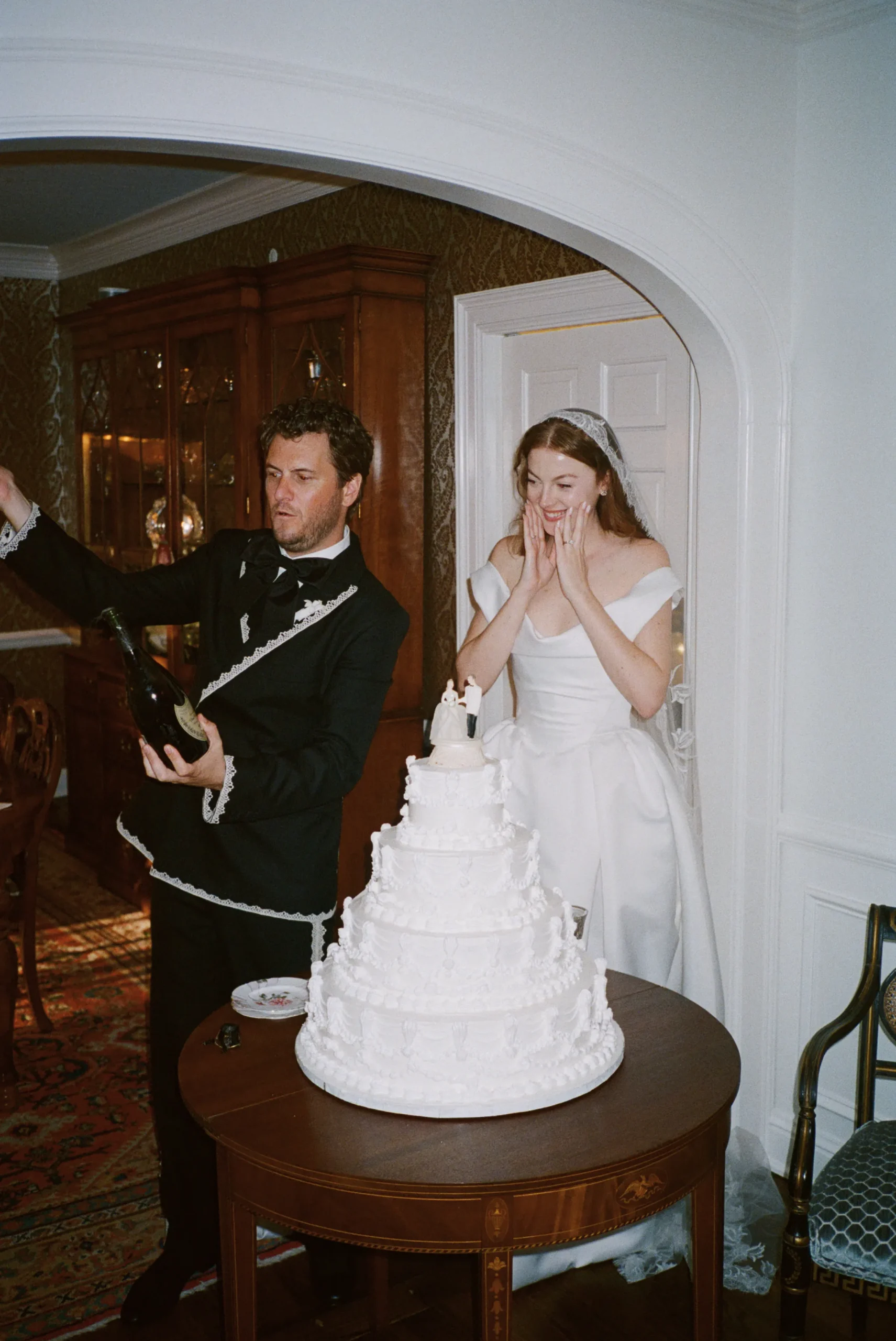 De traditionele taart van Laura Hanson Sims en Ryan Schemmel