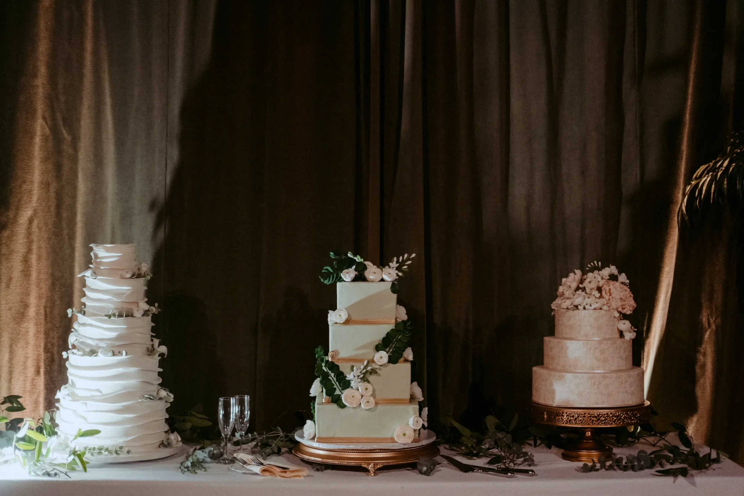 Drie bruidstaarten voor Caroline Constas en William Chevalier Strother