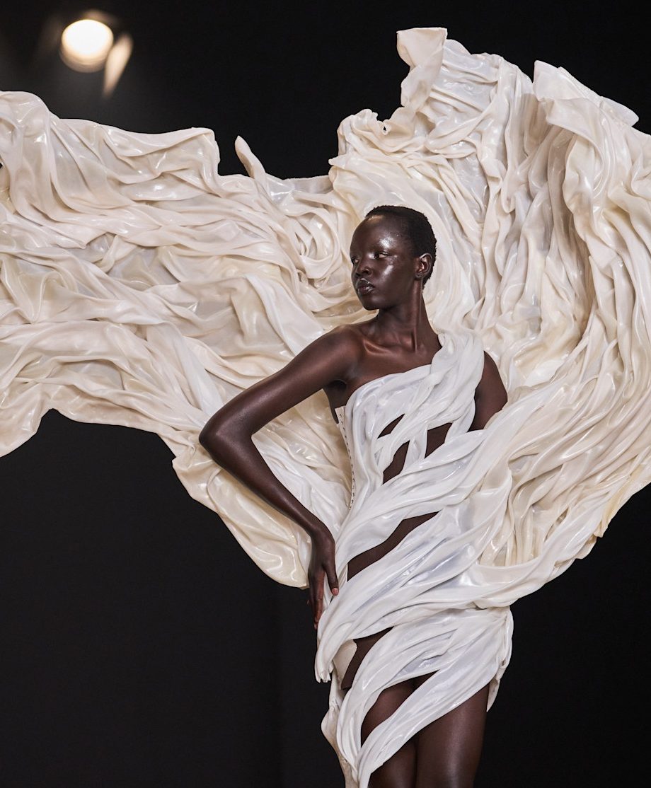 deze-tentoonstelling-over-iris-van-herpen-opent-binnenkort-in-rotterdam-355511