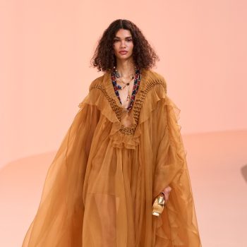 de-kaftan-is-de-perfecte-jurk-om-naar-een-zomerbruiloft-te-dragen-354845