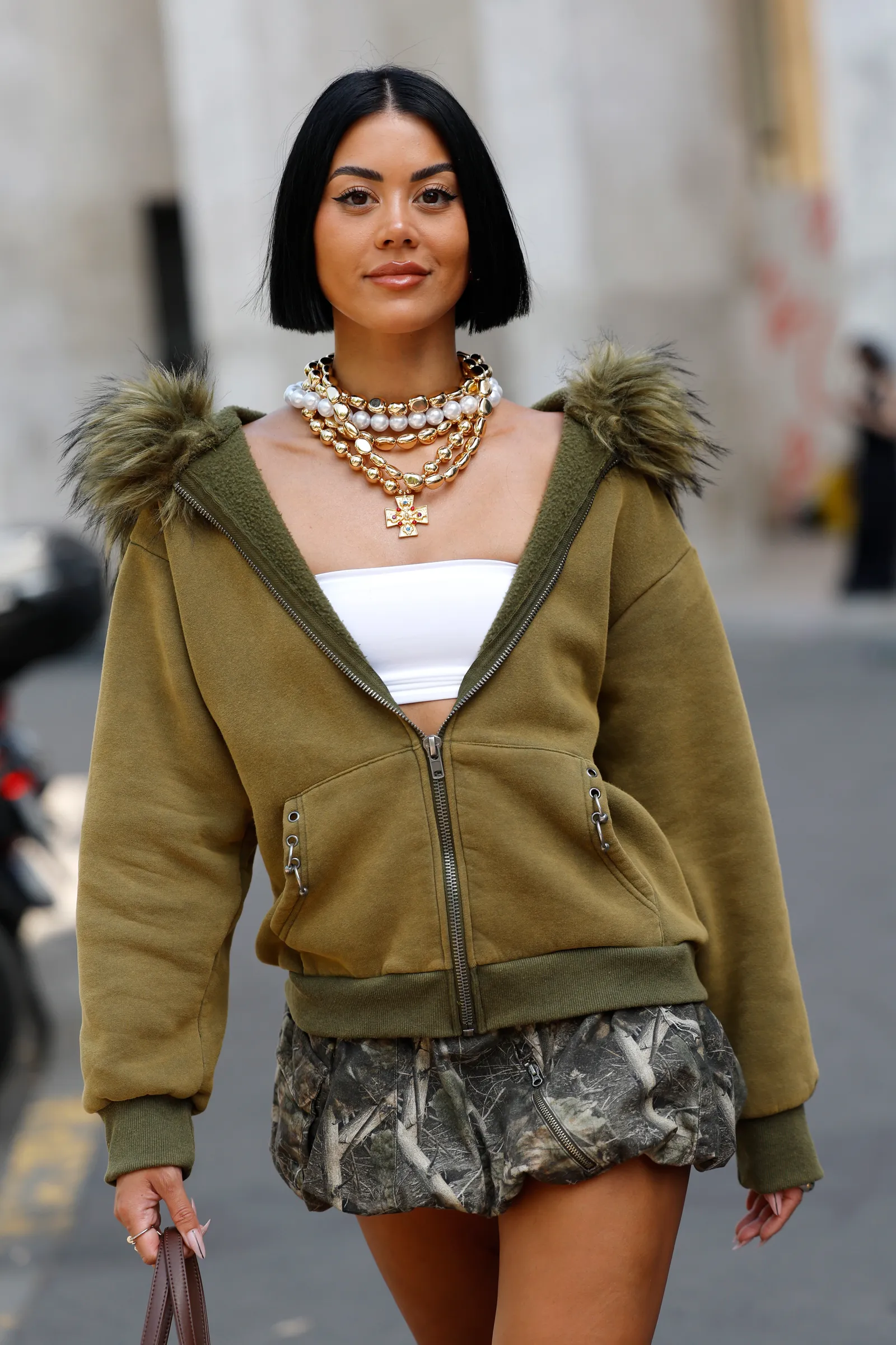 Streetstyle foto met kaki rok