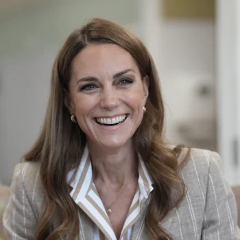 kate-middletons-nieuwe-favoriete-zomeritem-is-geliefd-bij-moderedacteuren-352948