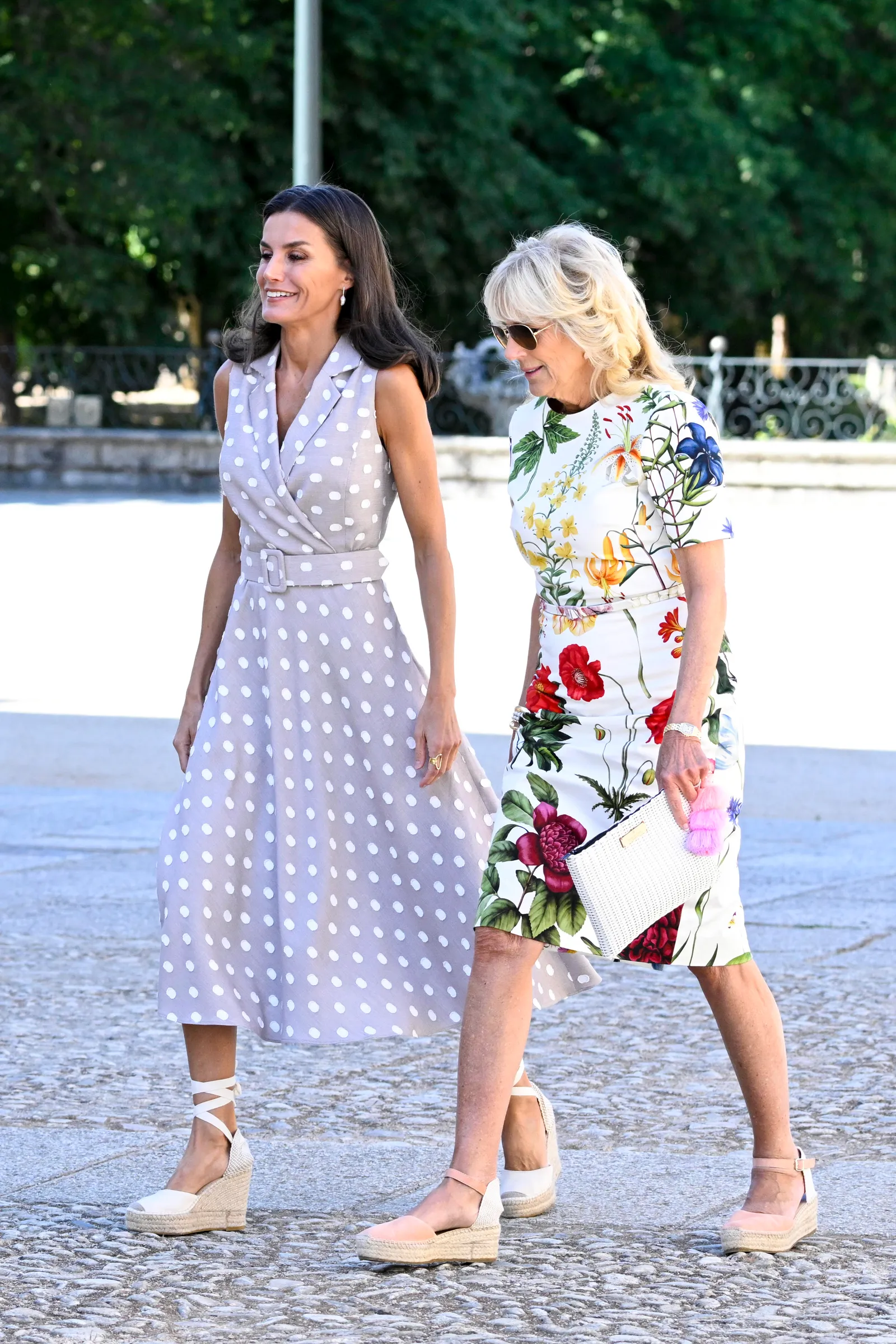 Koningin Letizia draagt jurk met polkadots