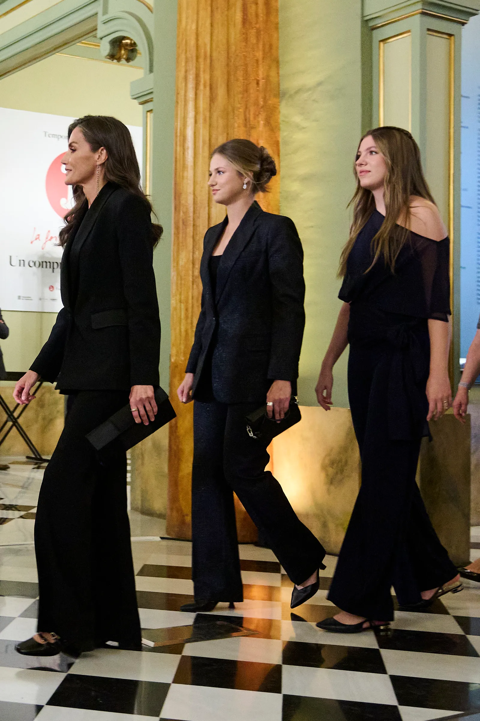 Koningin Letizia in betaalbaar pak van Mango