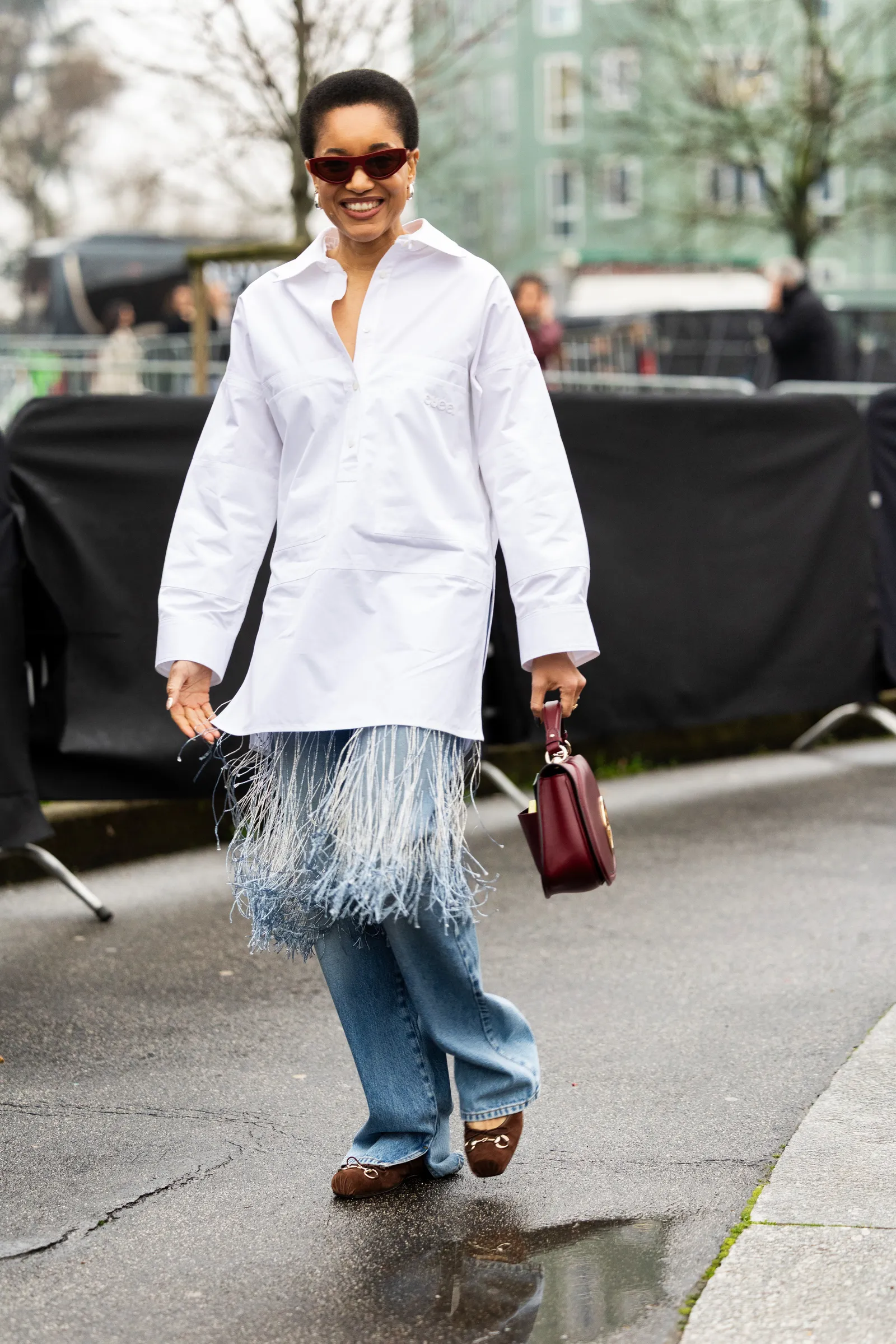 Witte blouse met franjes en jeans