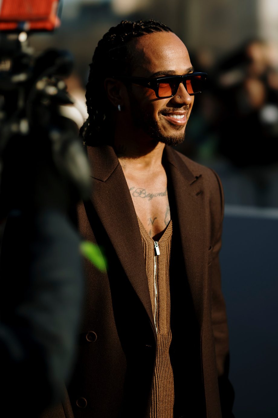 zo-ziet-de-collectie-eruit-die-lewis-hamilton-maakte-voor-dior-353454