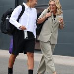 Lauren James van Engeland en Sarina Wiegman, bondscoach van Engeland, na aankomst op Southend Airport op 28 juli 2025, na de overwinning van het team in Southend, Engeland. Engeland versloeg Spanje in de finale van het UEFA Women’s EURO 2025 op 27 juli en behield daarmee de trofee.