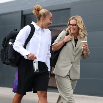 sarina-wiegman-en-de-lionesses-dragen-deze-chique-zomerschoen-bij-bezoek-aan-downing-street-356377
