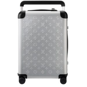 Rolkoffer van LOUIS VUITTON voor je vliegtuigoutfit