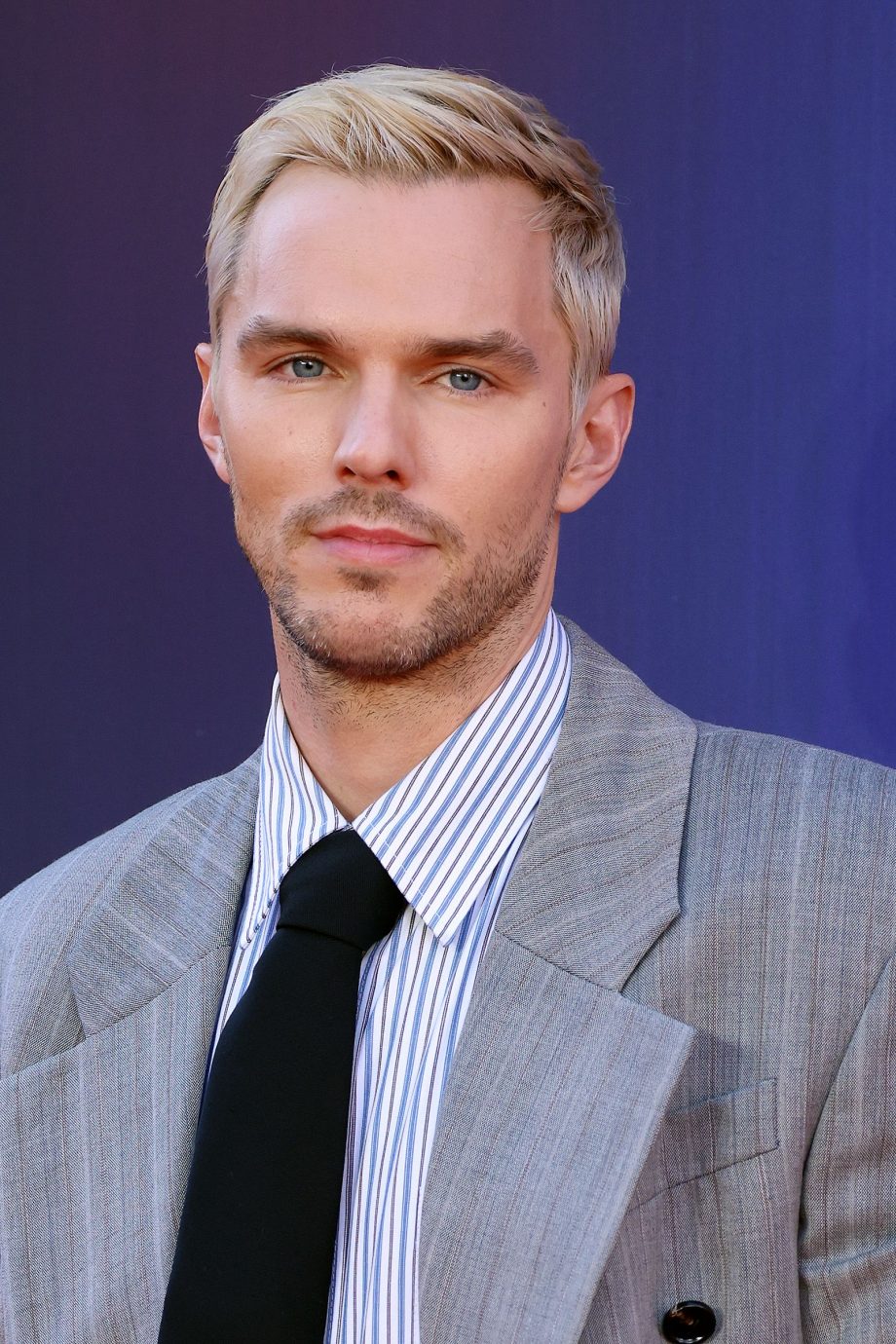 nicholas-hoult-is-hard-op-weg-om-onze-nieuwe-internet-boyfriend-te-worden-354216
