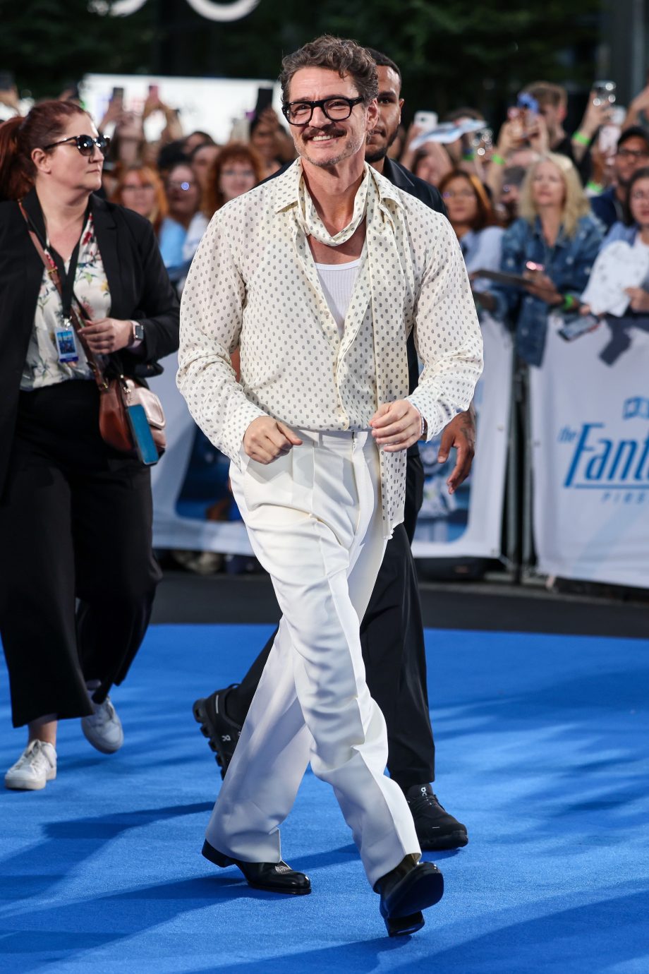 pedro-pascal-in-een-tom-ford-look-is-precies-wat-we-nodig-hebben-354179