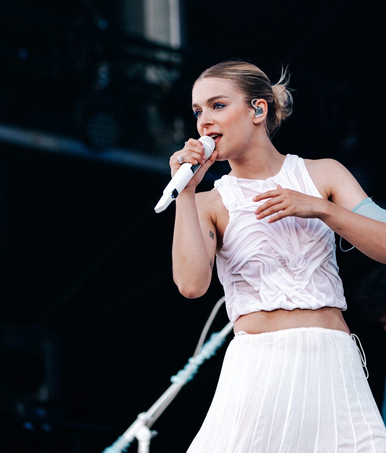 Pommelien Thijs geeft inspiratie voor jouw festivaloutfit deze zomer