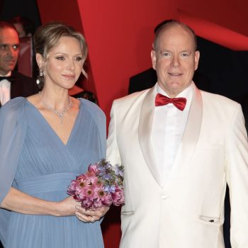 prinses-charlene-schittert-in-elie-saab-tijdens-rode-kruis-gala-in-monaco-354712