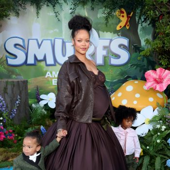 rihannas-zoontjes-stelen-de-show-in-custom-dior-op-de-blauwe-loper-354363