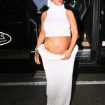 Rihanna in een zwangerschapslook van Alaïa