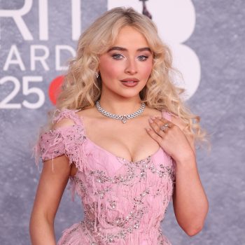 sabrina-carpenter-omarmt-la-dolce-vita-tijdens-haar-vakantie-in-italie-355119