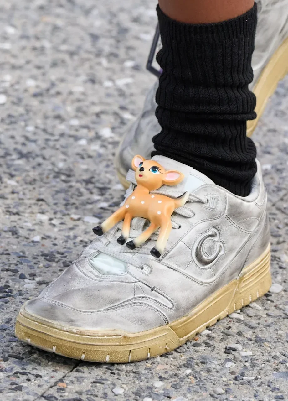 het-accessoire-voor-je-sneaker-de-shoe-charm-verovert-het-straatbeeld-354534