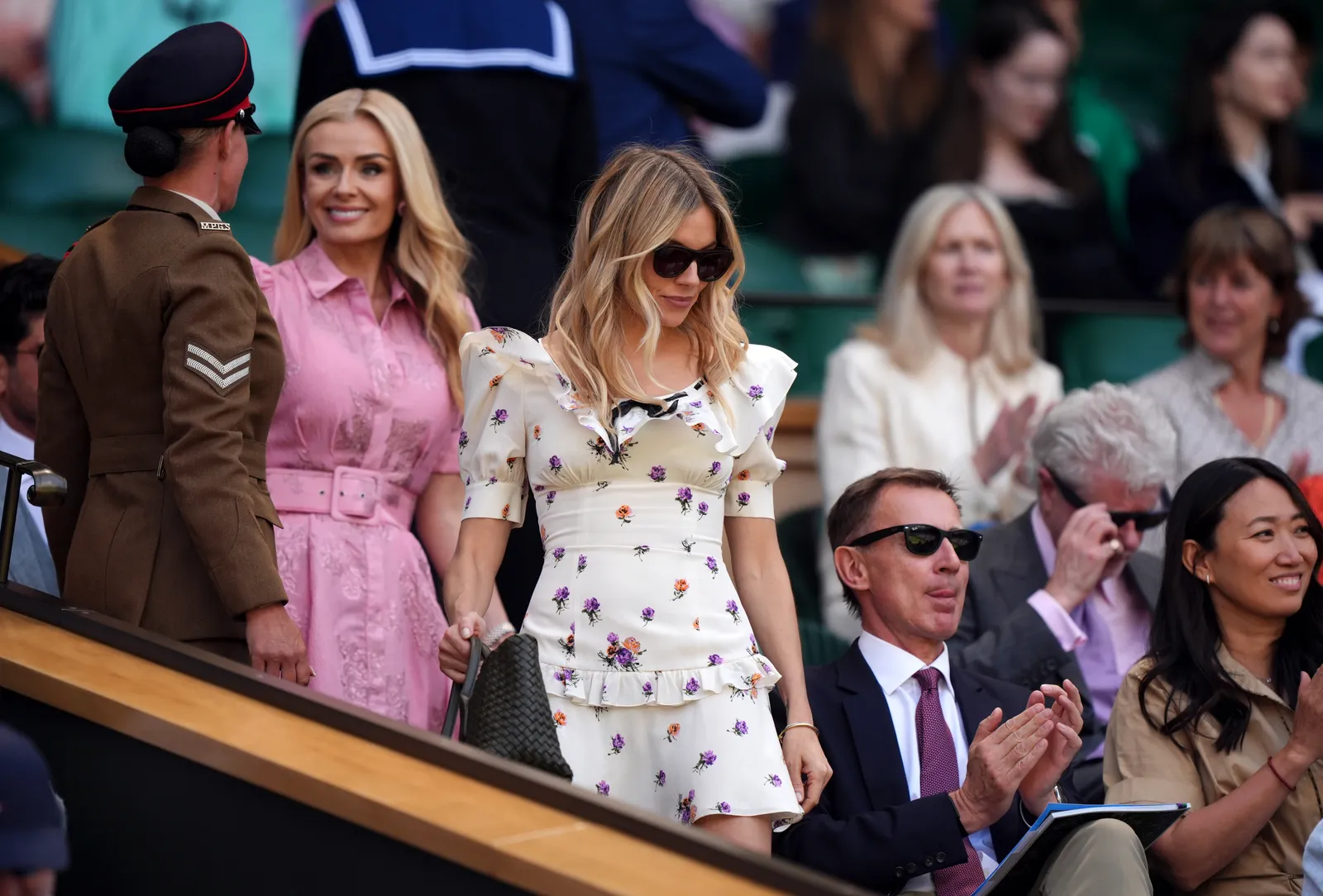 Sienna Miller op de Wimbledon-tribune
