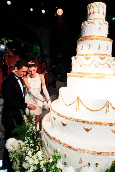 the-cherry-on-top-de-spectaculairste-bruidstaarten-in-vogue-waar-we-onze-vingers-bij-aflikken-394414