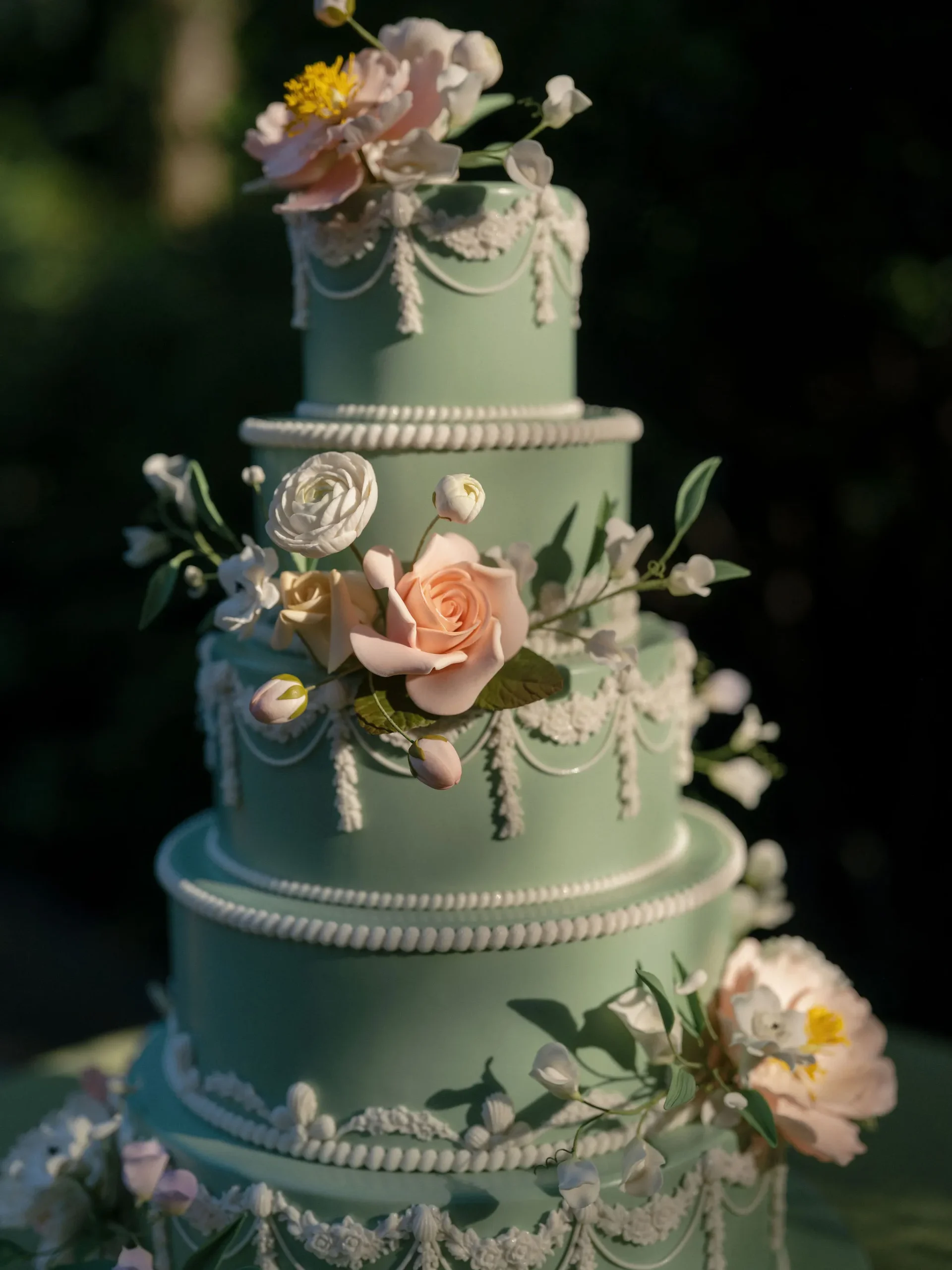 Victoriaanse bruidstaart van Tiler Peck en Roman Mejia