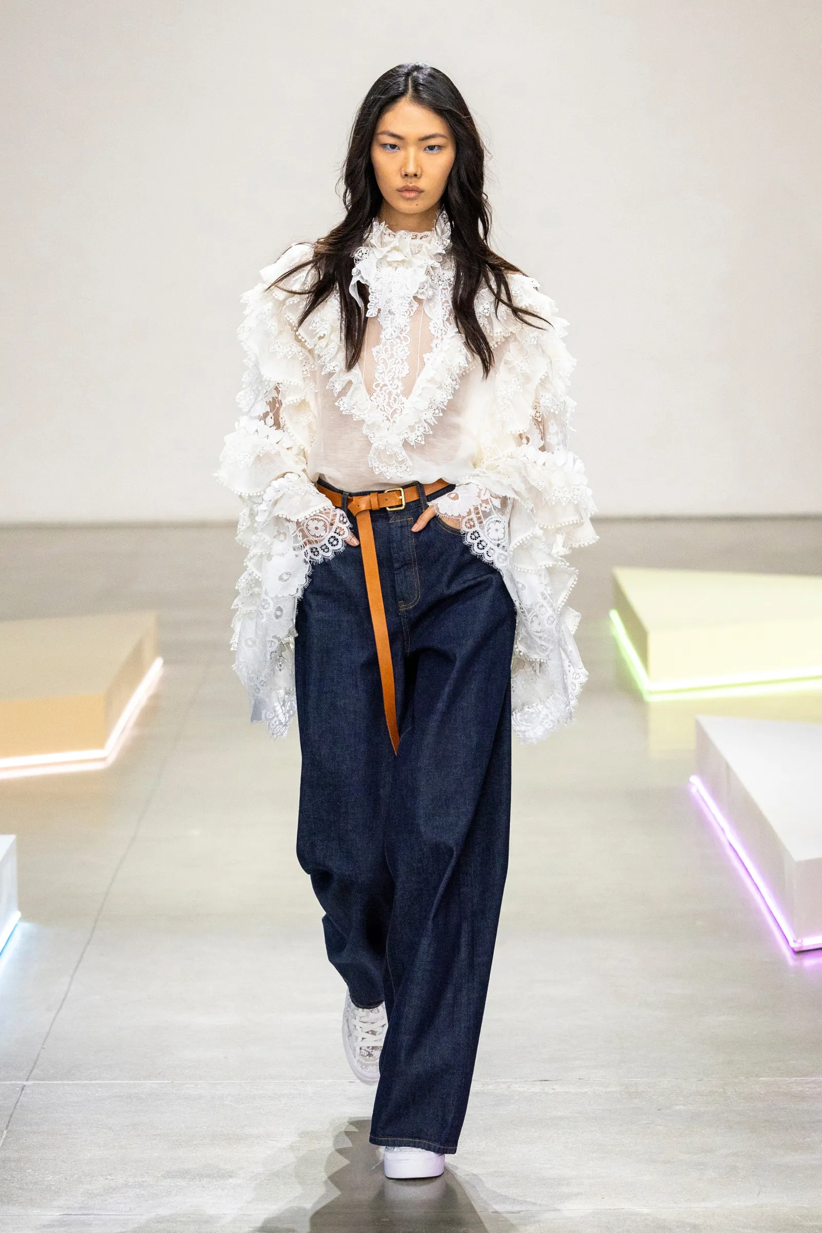 Kanten blouse met jeans